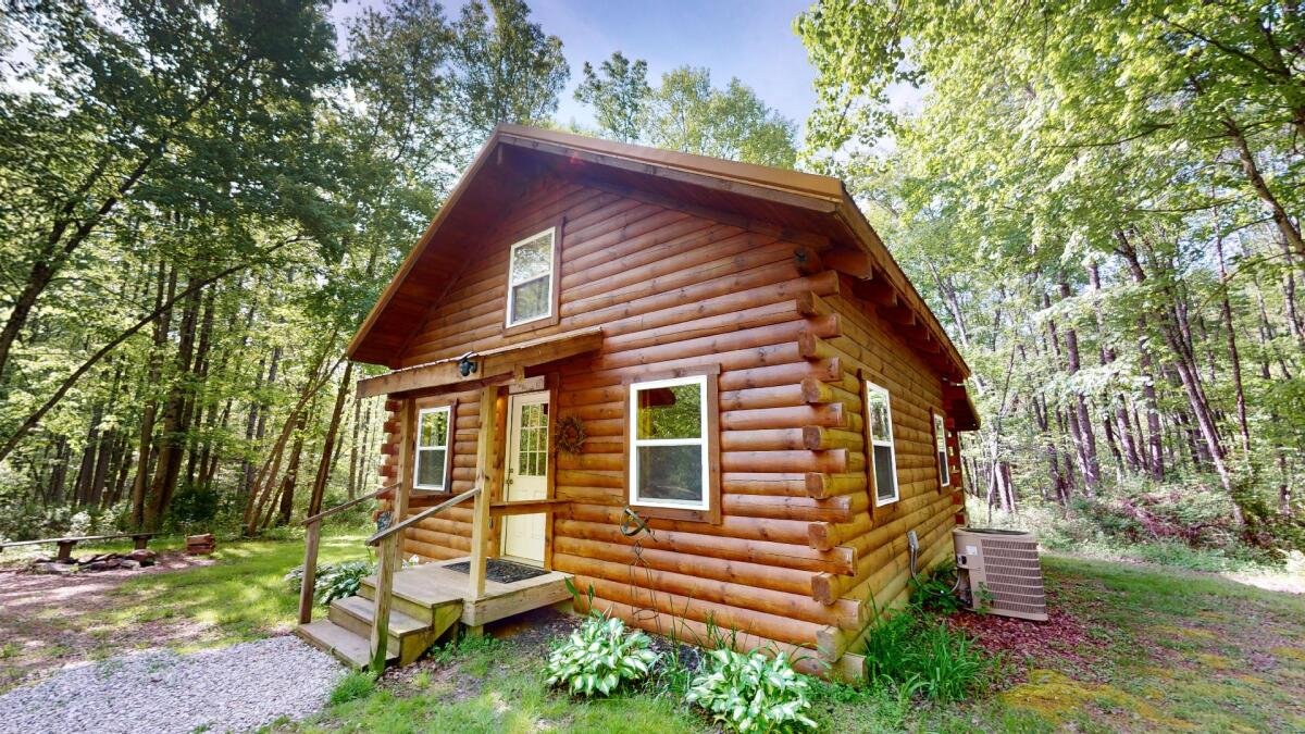 4F Ute Court in Hocking Hills Ohio